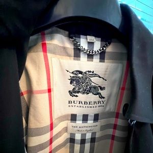 Burberry - Short Kensington Trench Coat